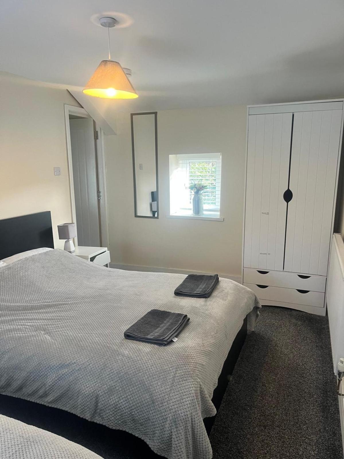 Rj S House Apartment Merthyr Tydfil Exterior photo